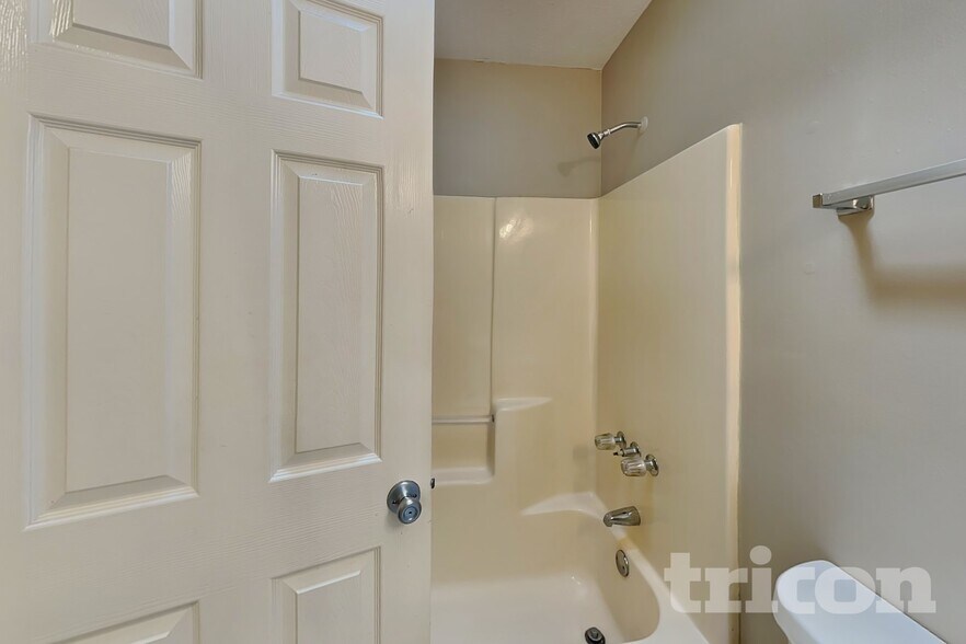 Building Photo - 48 Hale Haven Dr