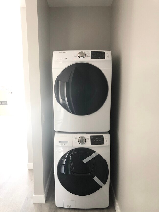 Building Photo - 1348 Carmona Ave