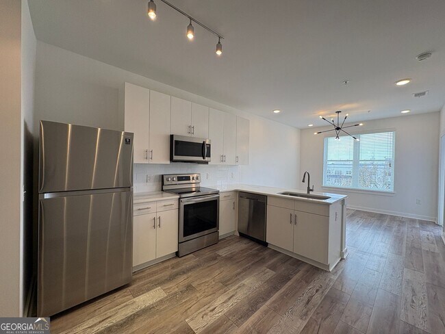 Building Photo - 525 Parkway Dr NE