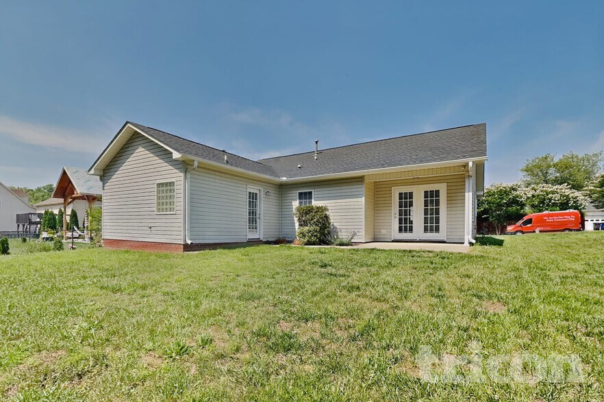 Building Photo - 2112 Saponi Village Ct