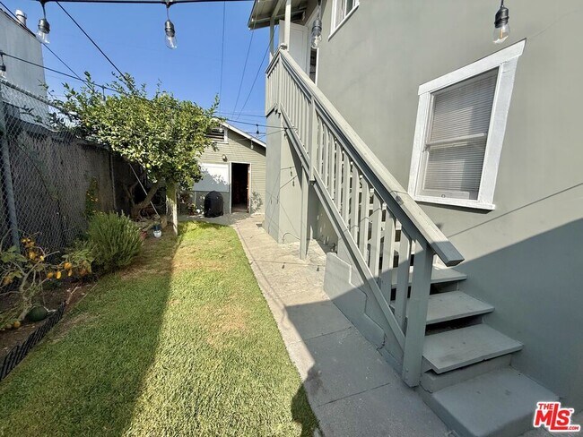 Building Photo - 3883 S Gramercy Pl