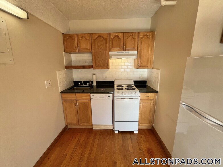 Building Photo - 1110 Commonwealth Ave