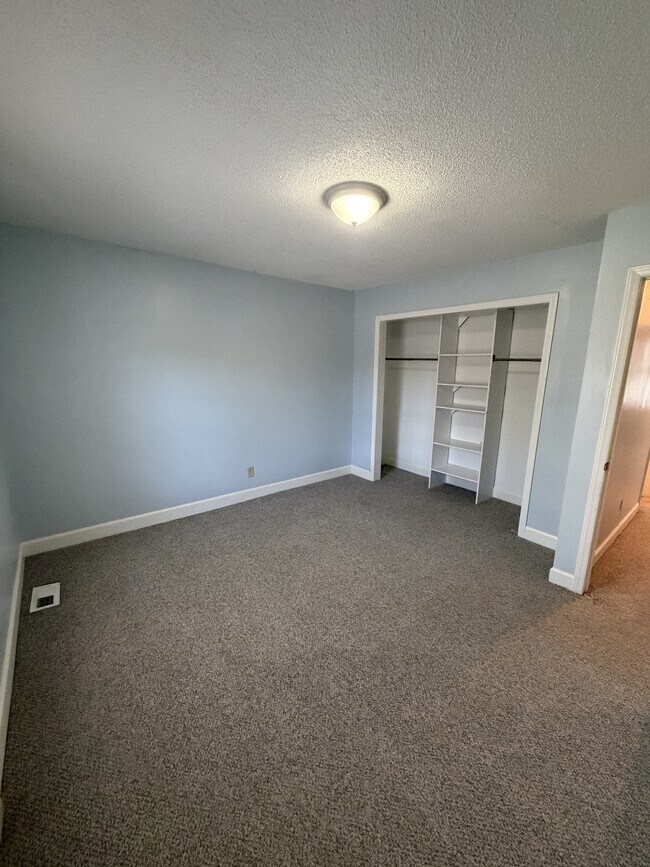 Building Photo - 1011 Brownlea Dr