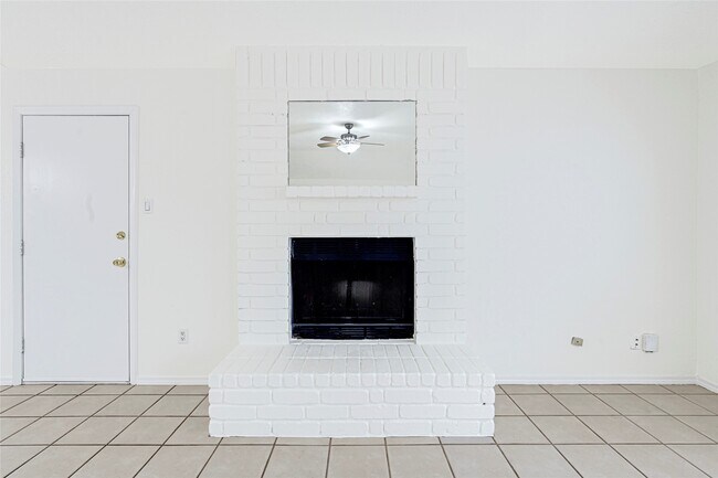 Building Photo - 2335 Bisontine St