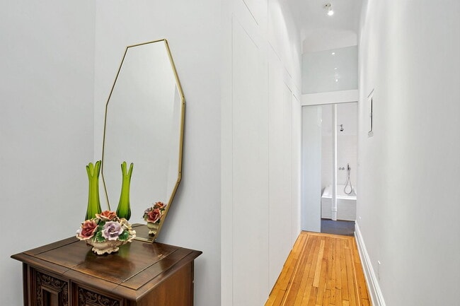 Building Photo - 545 W 111th St