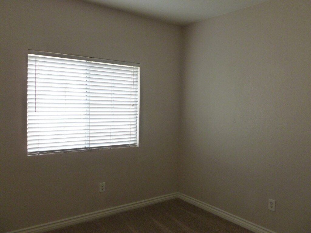 Building Photo - 3400 Cabana Dr
