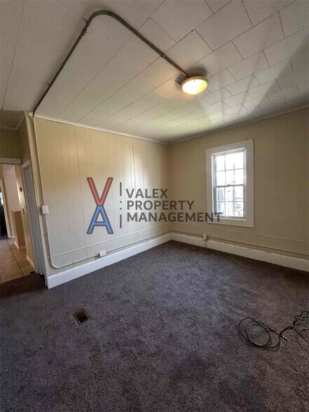 Building Photo - 156 Fallbrook St