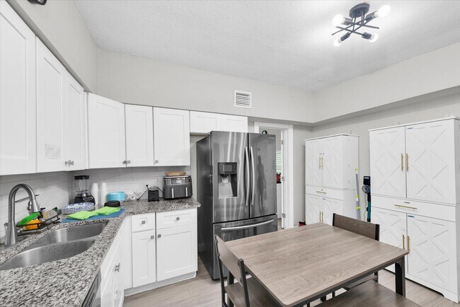 Building Photo - 1349 Woodbine St