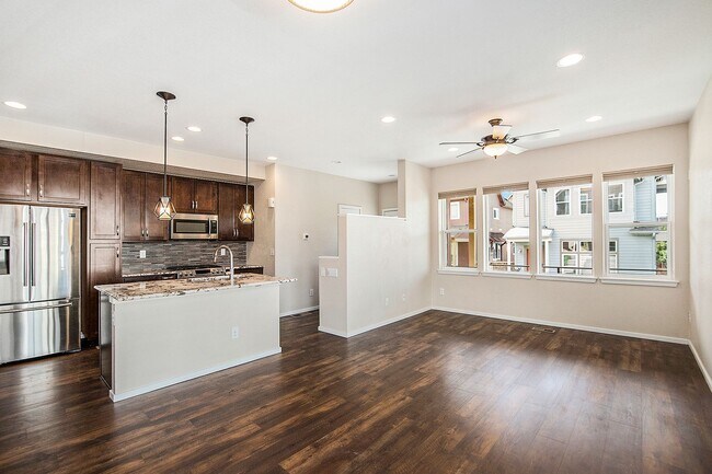 Building Photo - Gorgeous 4 Bed, 3.5 Bath Home in North West Denver