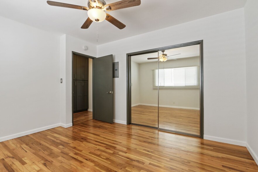 Building Photo - 917 5th St