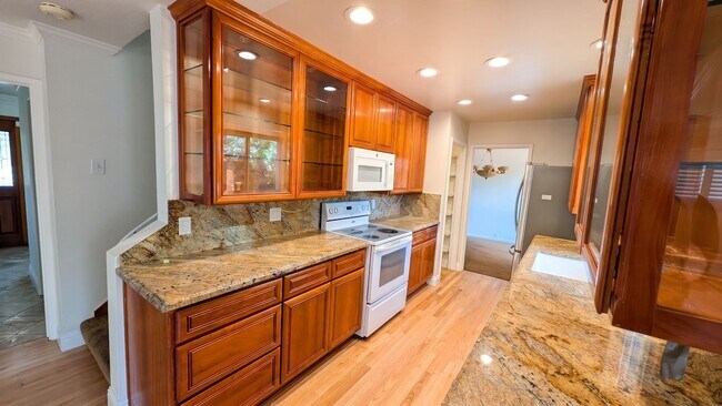 Building Photo - Beautifully Updated Pleasanton Four Bedroom Retreat w/ Vaulted Ceilings & Custom Details