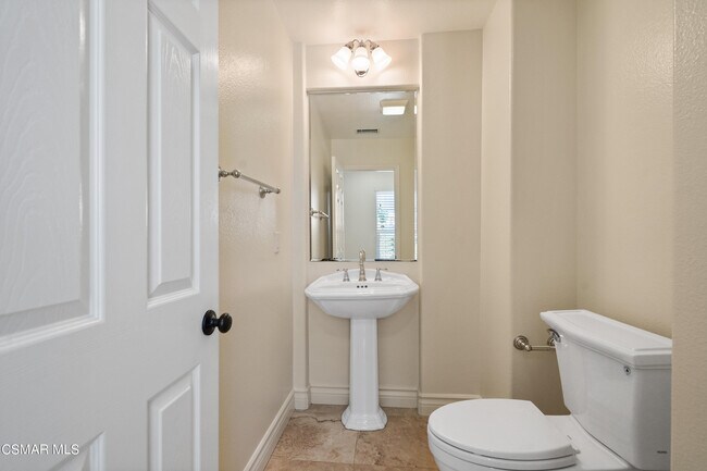Building Photo - 6077 Mandeville Pl