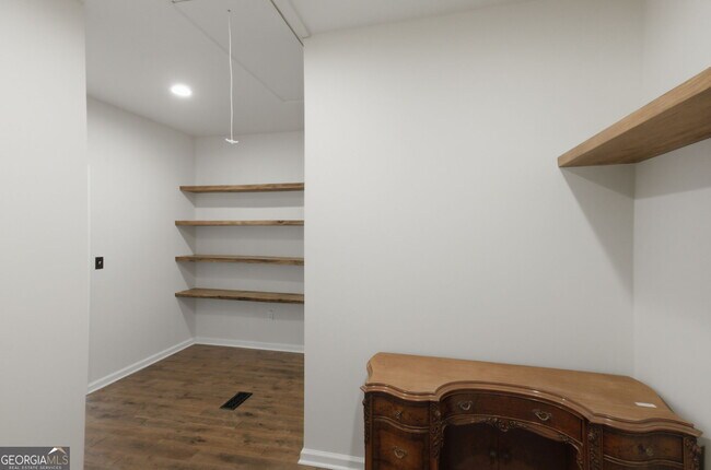 Building Photo - 1776 Old Country Pl