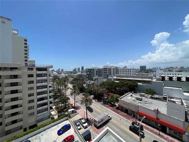 Building Photo - 100 Lincoln Rd