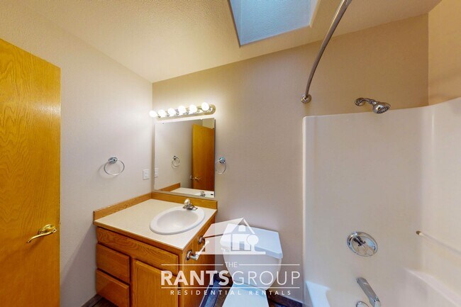 Building Photo - Lovingly cared for 3-bedroom, 1.75-bath ra...