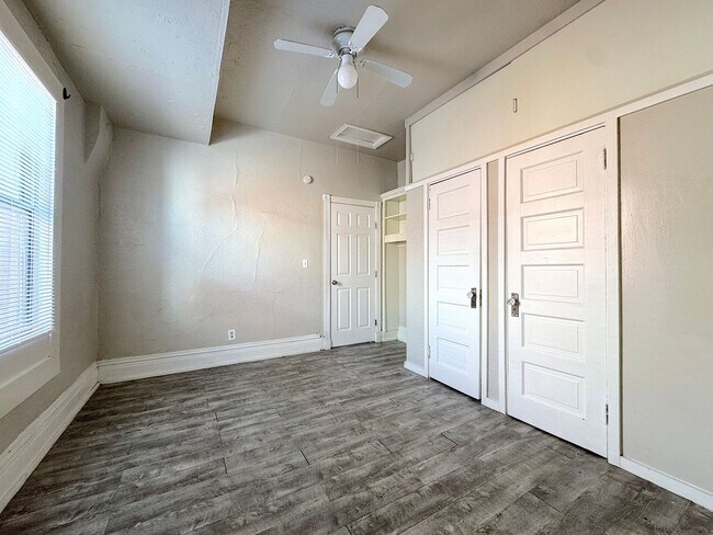 Building Photo - Central EL Paso(close to downtown) 1 bed/1 bath duplex. Water/Trash Service Included