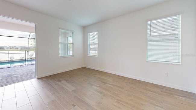 Building Photo - 7949 Lakes Edge Ln