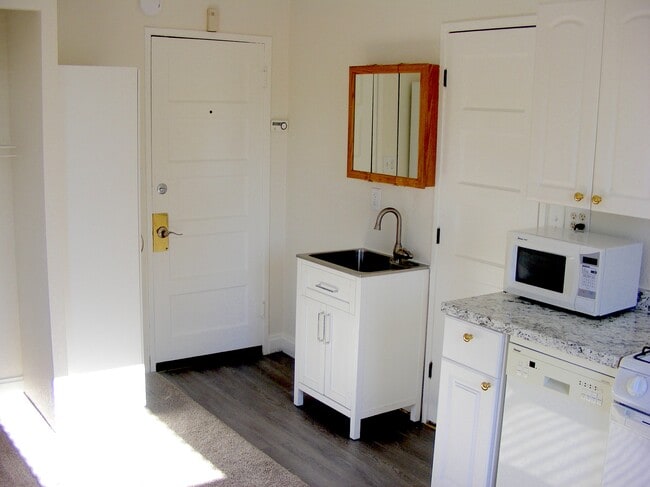 Building Photo - 115 N Park St