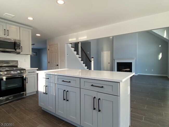 Building Photo - 22 Woodcott Dr