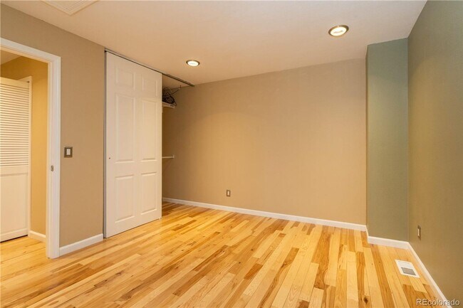 Building Photo - Beautiful Two Bedroom Two Bath Townhome in Indian Creek