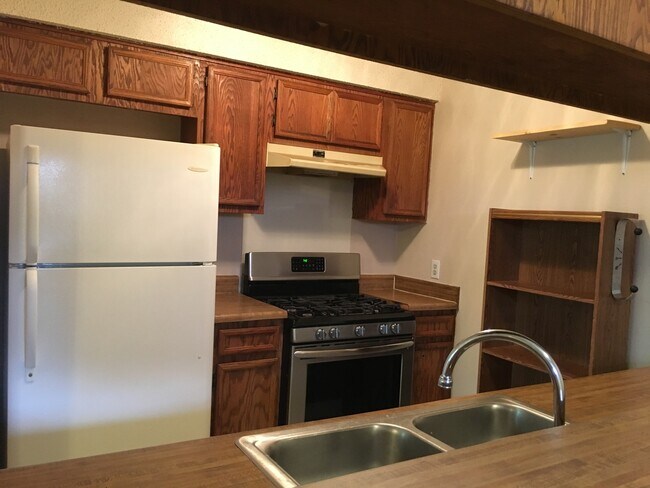 Building Photo - 906 Sirocco Dr