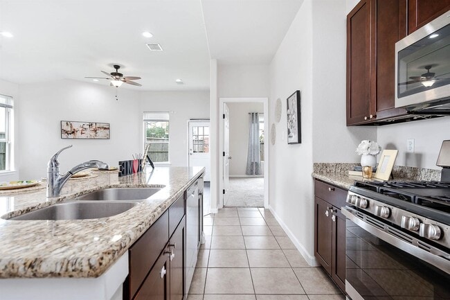 Building Photo - 14925 Gray Ridge Ln