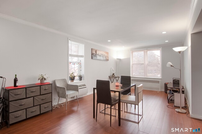 Building Photo - 7 4th St