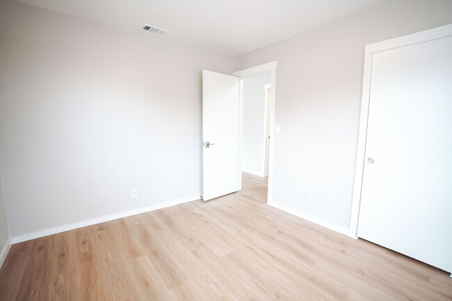 Building Photo - 1440 Myrtle Avenue