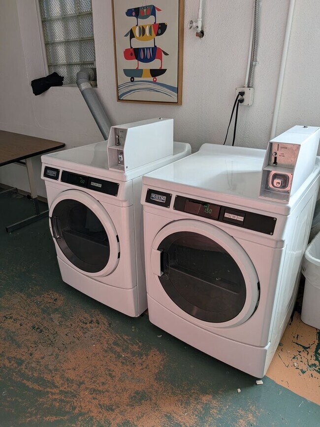 Building Photo - Spacious 1-bedroom apartment in a excellent location