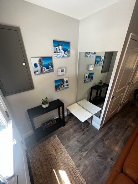 Entrance - 435 Ridge St NW