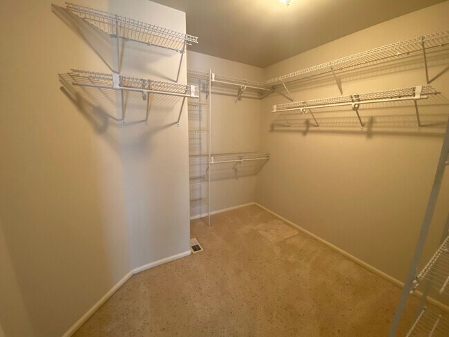 Building Photo - Great 3 Bedroom 2 Bath House!