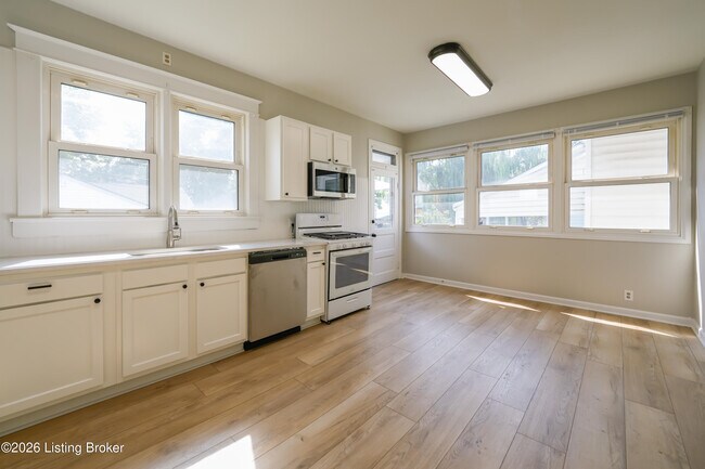 Building Photo - 908 Lydia St