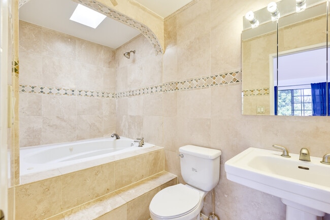 Building Photo - 13959 Victory Blvd