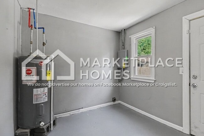 Building Photo - 14364 Lamphere