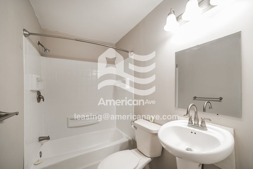 Building Photo - 1117 Woodlawn Ct