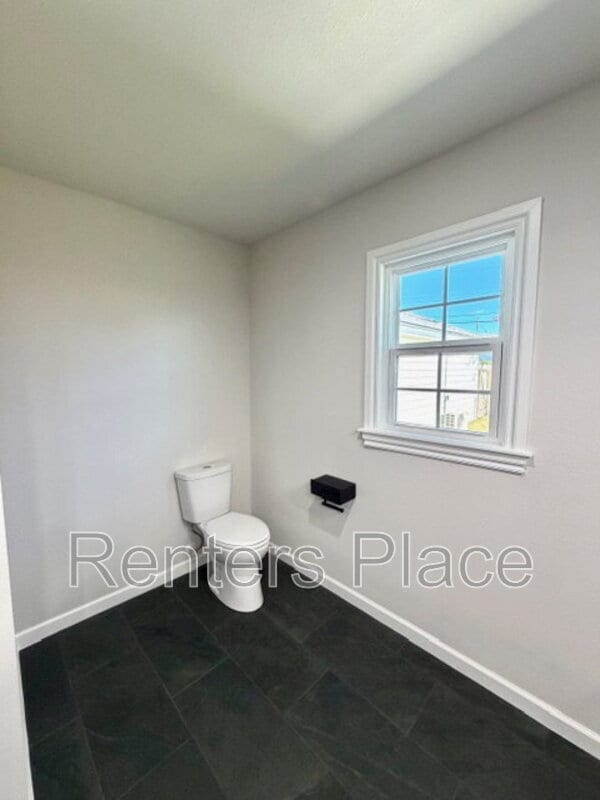 Building Photo - 543 N Ridgeway St