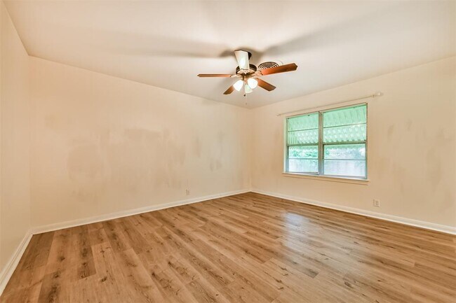 Building Photo - 3022 Broadmead Dr