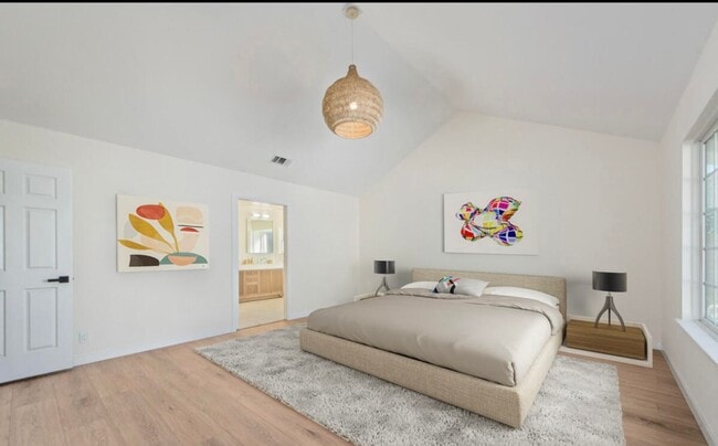 Building Photo - Beautifully Updated Single Story Custom Ho...