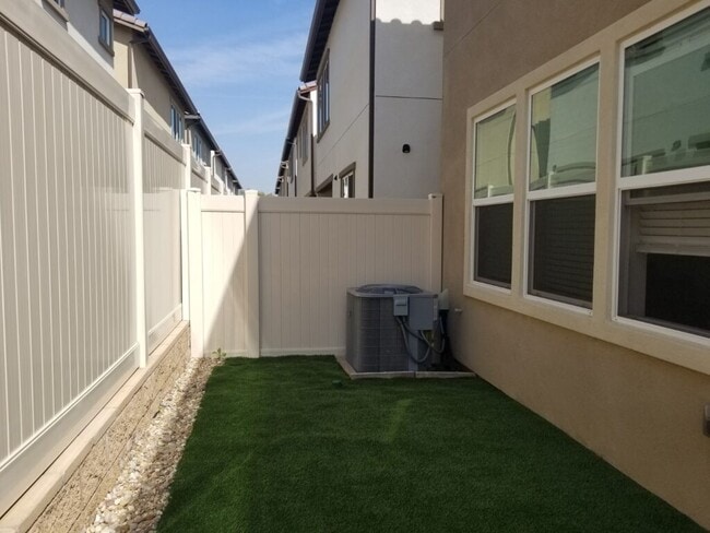 Building Photo - 235 W Ridgewood St