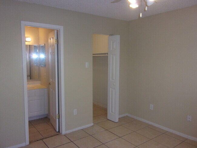 Building Photo - Idlebrook Circle # 104