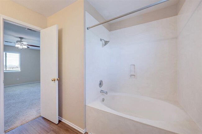 Building Photo - 1005 Easy Cove