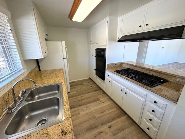 Building Photo - 900penin