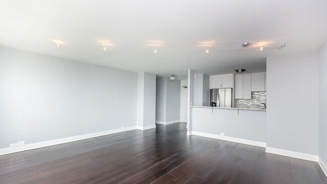 Building Photo - 1255 N Sandburg Terrace
