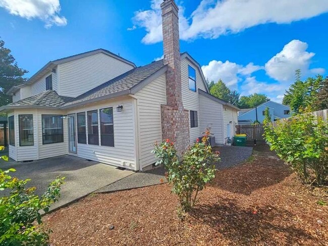 Building Photo - Spaceous newly remodeled 5 bedroom 3 bath ...
