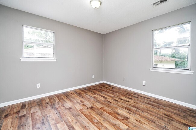 Building Photo - 133 Persimmon St