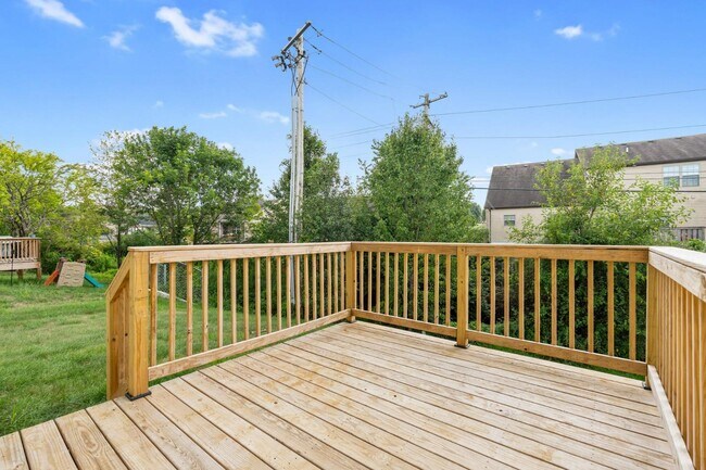 Building Photo - 453 Friendly Ave