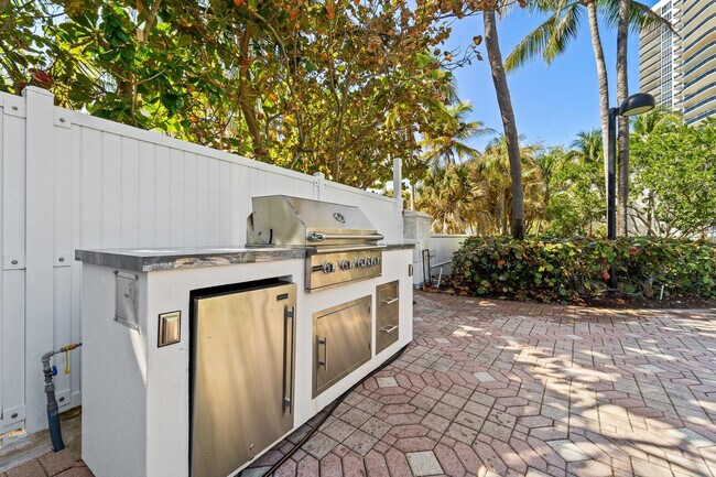 Building Photo - 3100 N Ocean Blvd