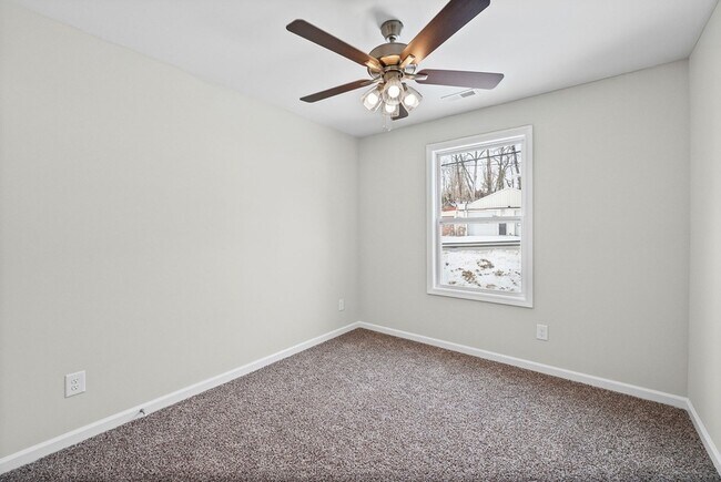 Building Photo - 839 Cumberland Dr