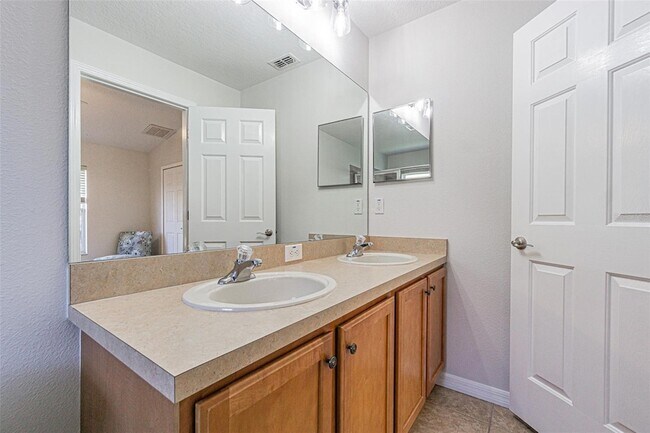 Building Photo - 9608 Rolling Cir