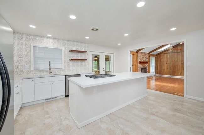 Building Photo - Beautiful Brick Ranch Home in Franklin